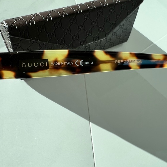 Gucci authentic sunglasses - Picture 4 of 8